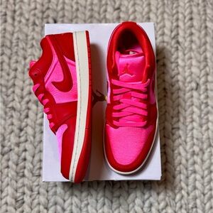 JORDAN-AIR JORDAN 1 LOW (SZ 8.5)
